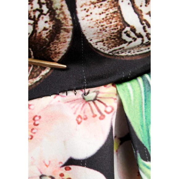 🍍Woo Woo Shop Black Floral & Coin Pattern Dress - Picture 5 of 7